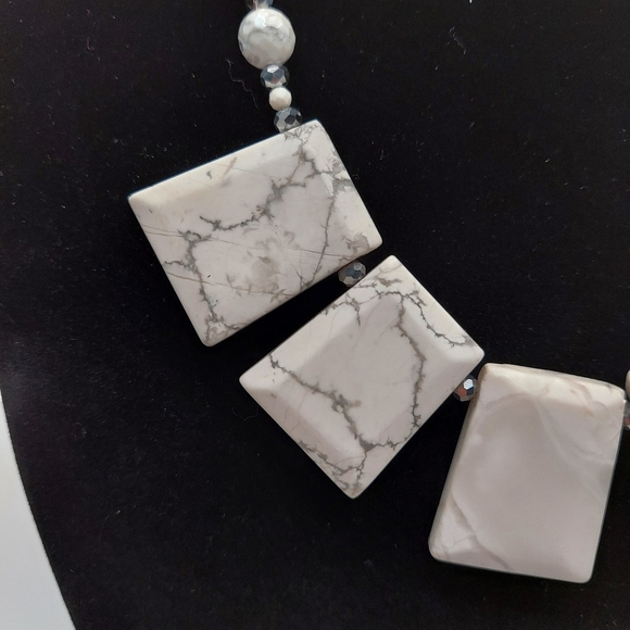 Hematite stone and glass bead handmade necklace - Picture 4 of 5